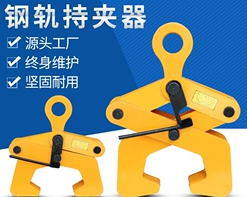 大量鋼軌吊鉗參與鋼軌鋪設(shè)工作