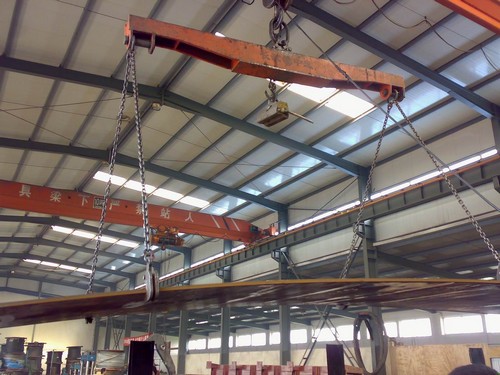 鋼板吊在調運鋼材